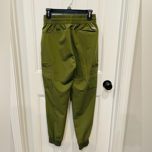 FIGS GREEN SCRUB SET - Picture 4 of 4